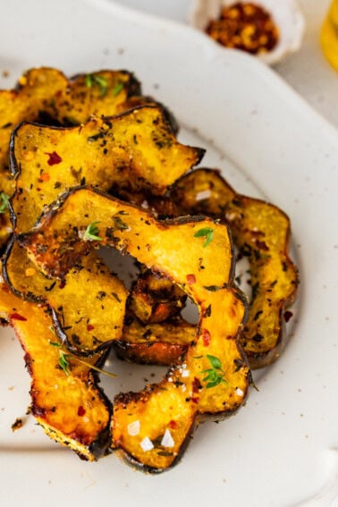 Roasted acorn squash served on a white plater.